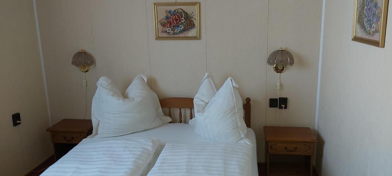 Holp Panzio Hotell Balatonföldvár Eksteriør bilde