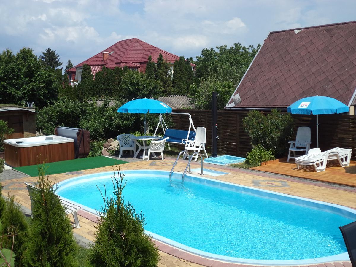 Holp Panzio Hotell Balatonföldvár Eksteriør bilde