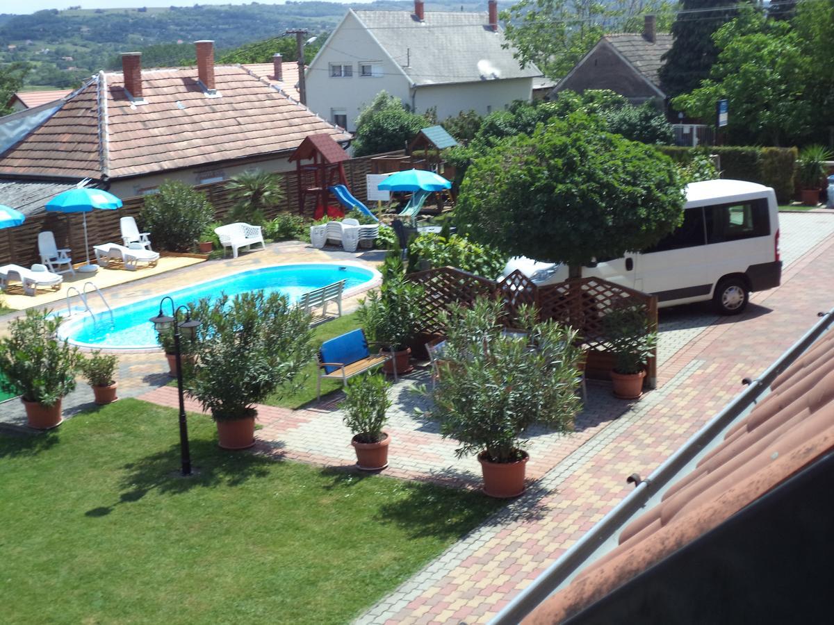 Holp Panzio Hotell Balatonföldvár Eksteriør bilde